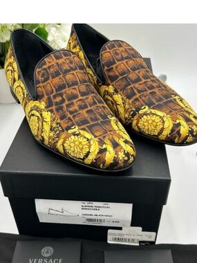 Versace men’s BAROCCO print silk loafers. Size 42. Made in Italy.
